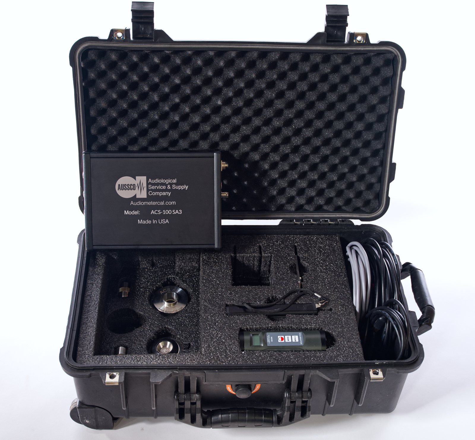 ACS-100 SA3 in its carrying case with couplers, an acoustic calibrator and cables